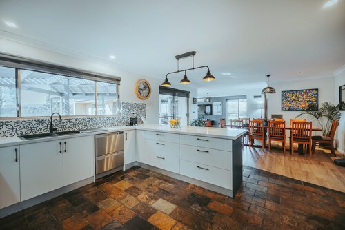 The ultimate, pet friendly, family or group escape.