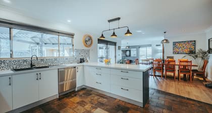 The ultimate, pet friendly, family or group escape.