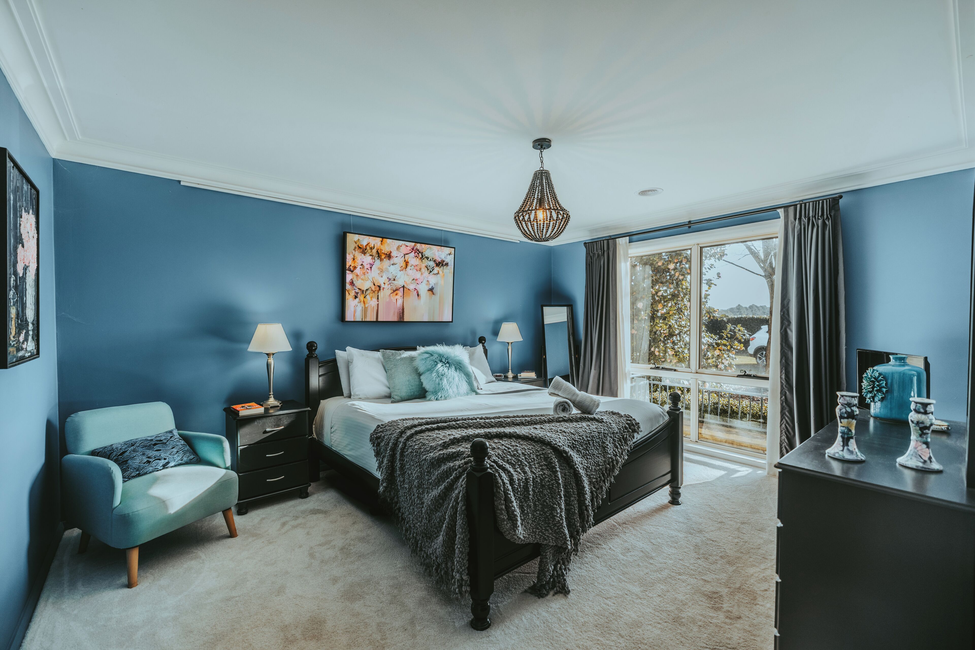 5 عدّة غرف نوم ومكواة/لوح كي وخدمة الإنترنت وملاءات أسرّة