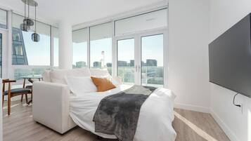 2 bedrooms, desk, iron/ironing board, travel crib