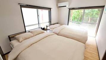 Apartment | Blackout drapes, iron/ironing board, free WiFi