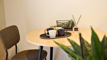 Cortinas blackout, tabla de planchar con plancha y wifi gratis