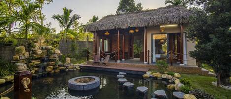 Laptop workspace, blackout drapes, iron/ironing board, free WiFi