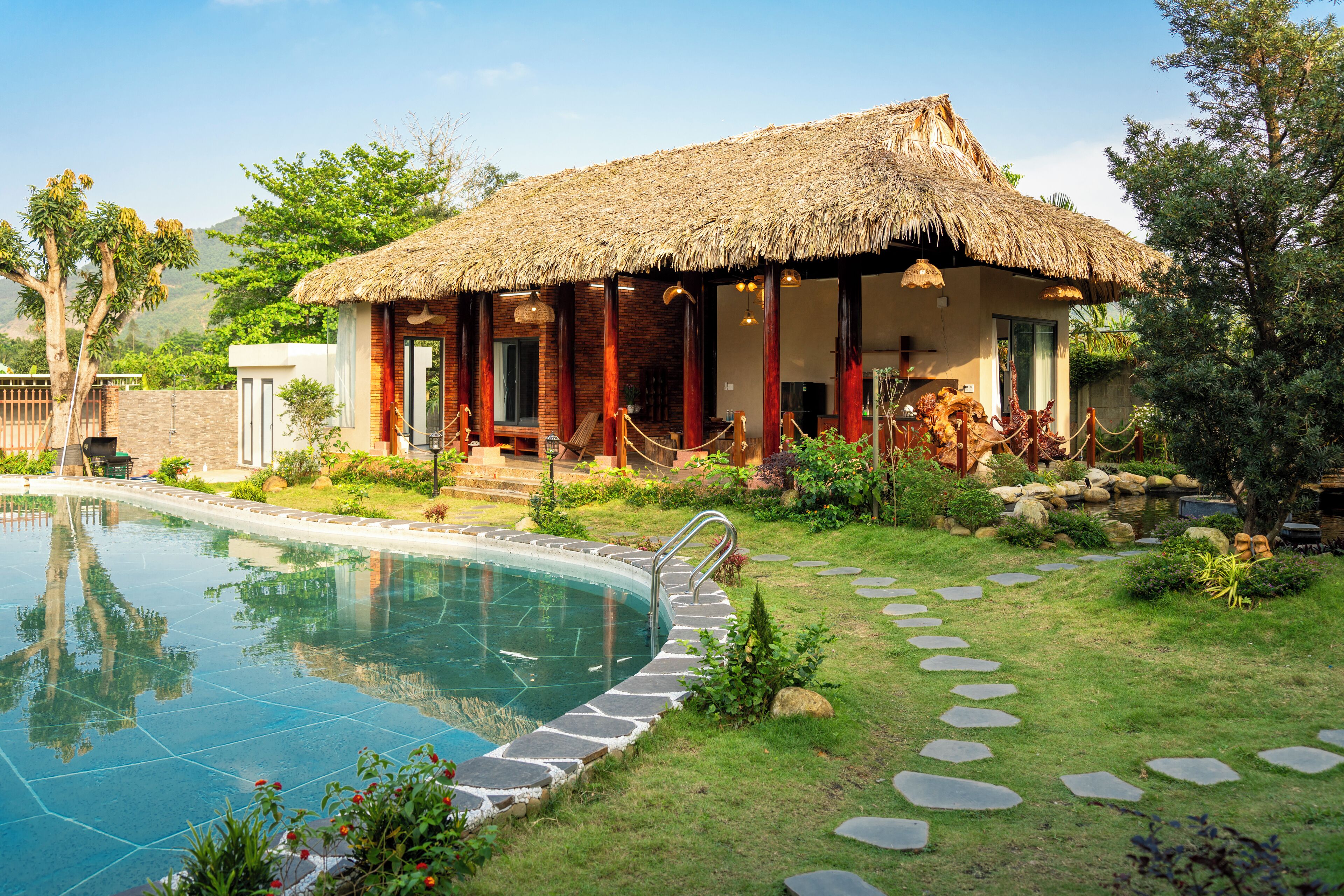 Deluxe Villa, Lake View | Laptop workspace, blackout drapes, iron/ironing board, free WiFi