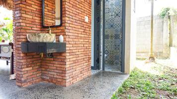 Deluxe Villa | Bathroom | Shower, hair dryer, slippers, towels