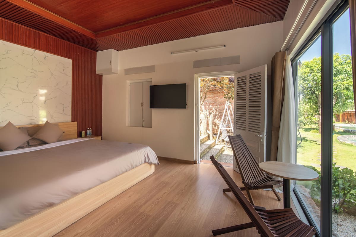 Basic Double Room, Garden View