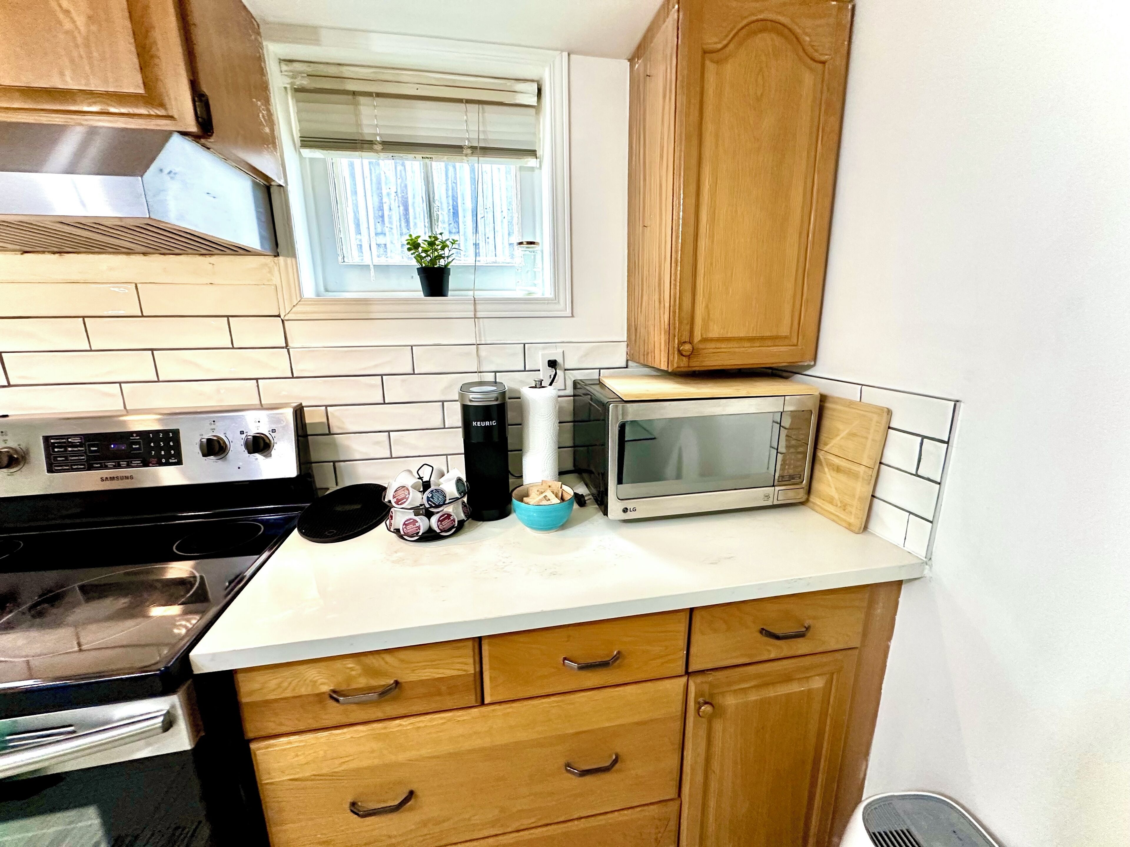 Microwave, oven, stovetop, coffee/tea maker