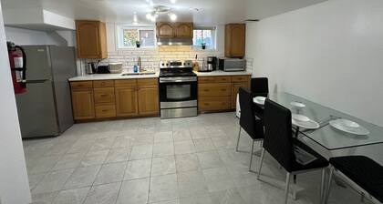 Modern 2 bedrooms suite minutes to downtown and Waterloo airport