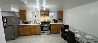 Modern 2 bedrooms suite minutes to downtown and Waterloo airport