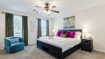 5 slaapkamers, een bureau, een strijkplank/strijkijzer, gratis wifi