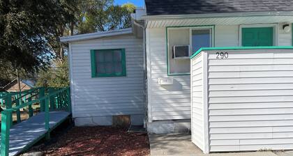 Cool corner apartment with AC in Mountain Home