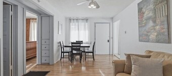 •A/C•W/D•Full Kitchen•Parking•Smart TV