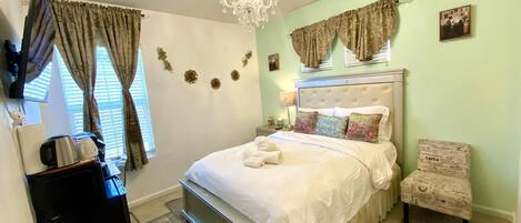 1 غرفة نوم ومكواة/لوح كي وملاءات أسرّة