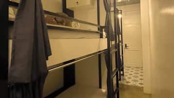 Quadruple Room | Free WiFi, bed sheets