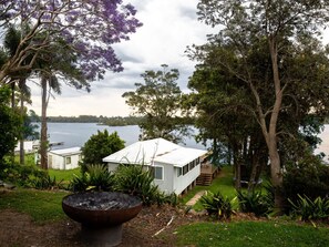 Property grounds - Jerrinja - Absolute waterfront with jetty (Erowal Bay)