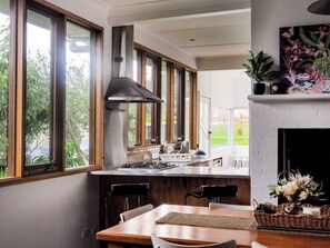 Fridge, microwave, oven, stovetop - Jerrinja - Absolute waterfront with jetty (Erowal Bay)