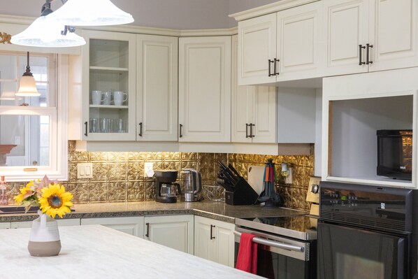 ميكروويف، فرن، موقد طهي مسطح، غسالة أطباق