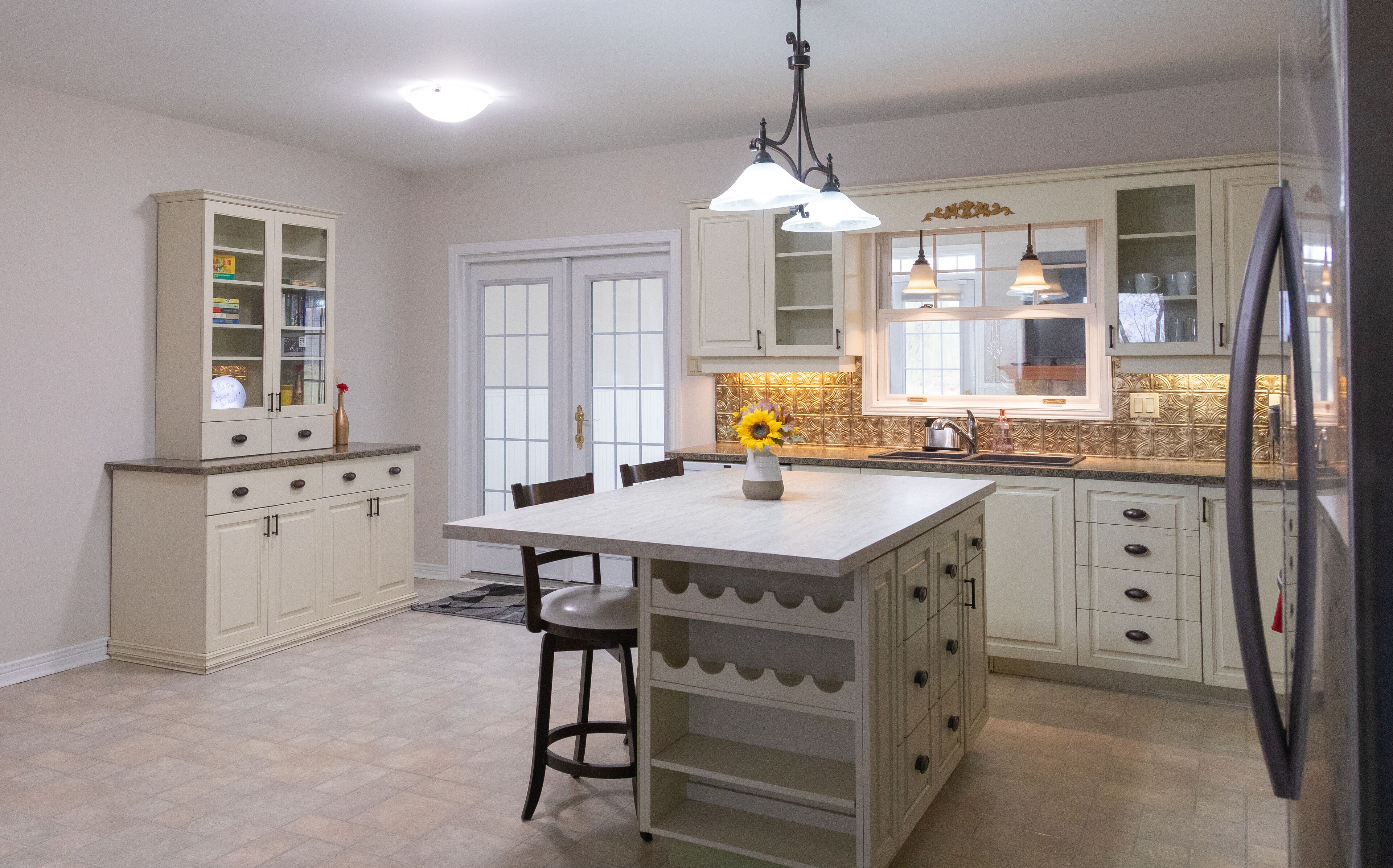 Micro-ondes, four, plaque de cuisson, lave-vaisselle