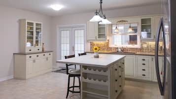 Micro-ondas, fogão, cooktop, lava-louças