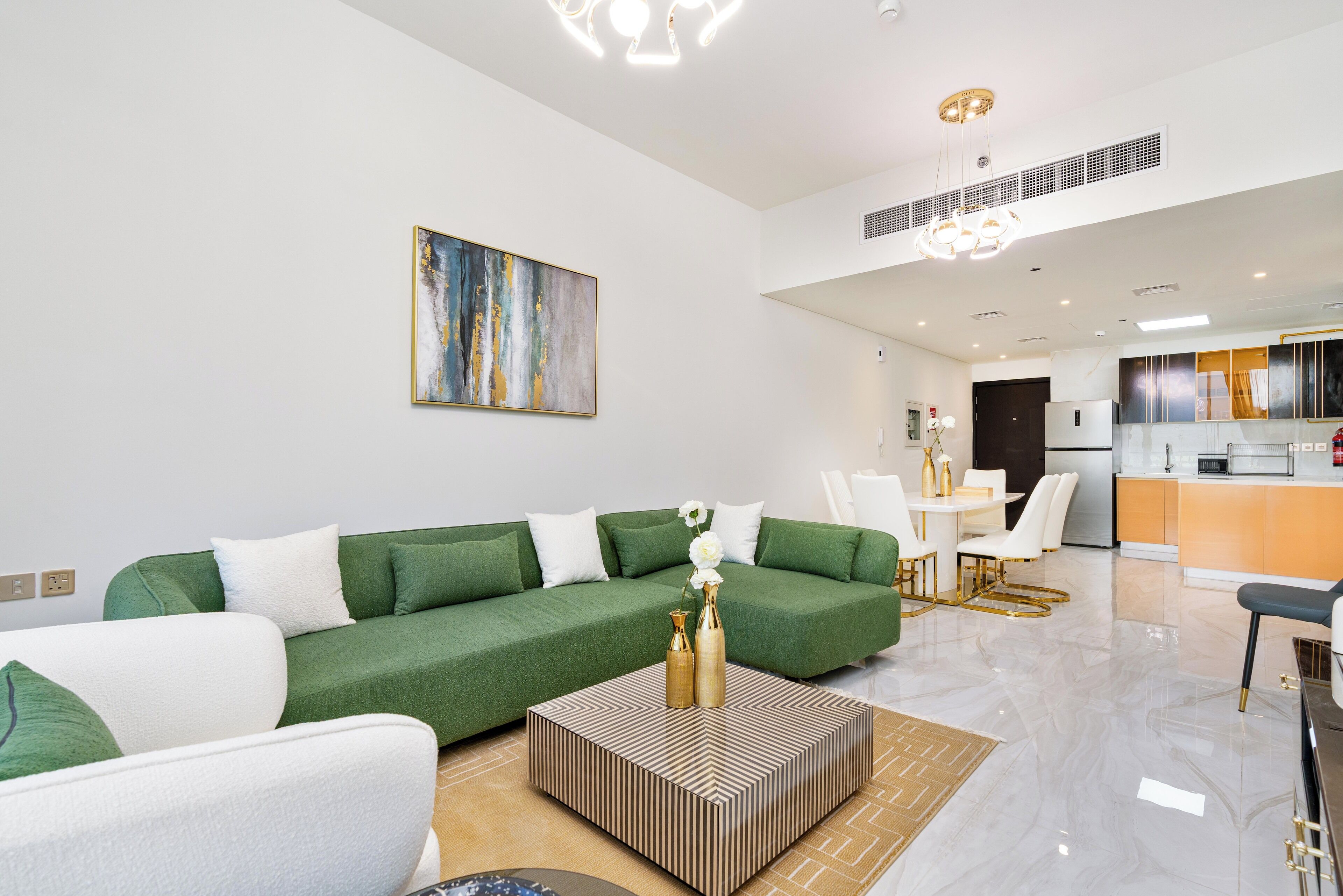 Signature appartement, uitzicht op stad | Woonruimte | Een 55-inch smart-tv met kabelzenders, Netflix en streamingdiensten