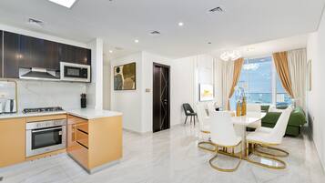 Signature Apartment, City View | In-room dining