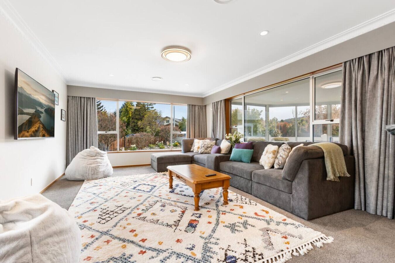 Fernseher, Tischtennisplatte