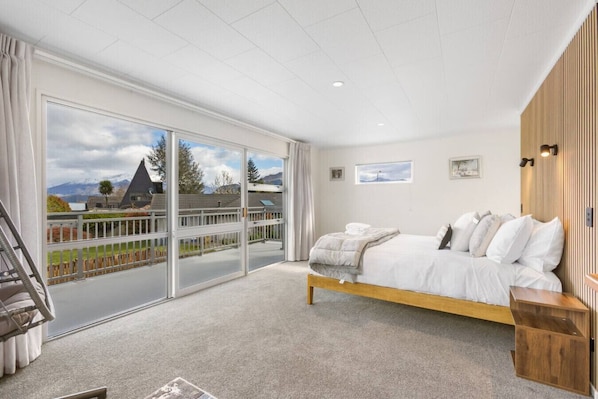 4 bedrooms, iron/ironing board, travel cot, WiFi
