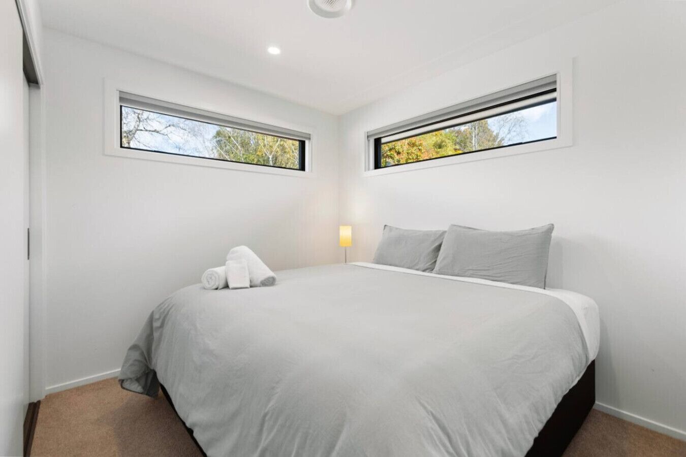 2 عدّة غرف نوم وسرير سفر وواي فاي وملاءات أسرّة