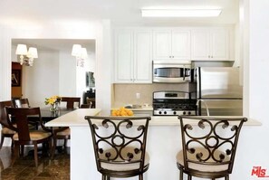 Mikroaaltouuni, uuni, liesi, astianpesukone