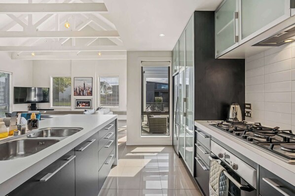 Microwave, oven, stovetop, coffee/tea maker