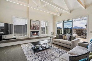 TV, fireplace, offices