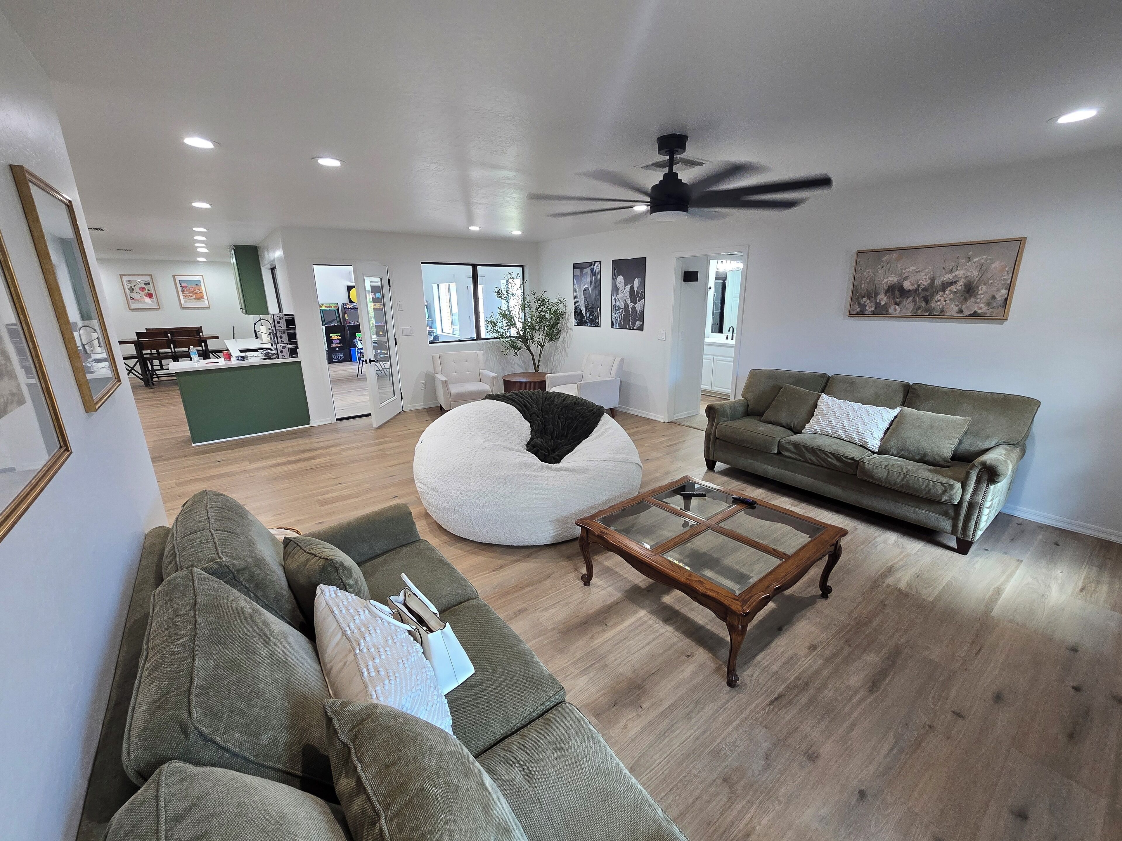 TV connectée, jeux vidéo, baby-foot