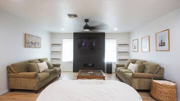 4 bedrooms, desk, iron/ironing board, free WiFi