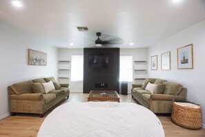 4 bedrooms, desk, iron/ironing board, free WiFi