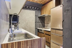 Fridge, microwave, stovetop, cookware/dishes/utensils