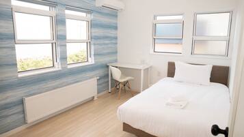 6 bedrooms, desk, iron/ironing board, free WiFi