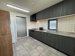 Fridge, microwave, stovetop, cookware/dishes/utensils - Entire building available for rent Maximum 22 pe / Ibusuki Kagoshima (Ibusuki)