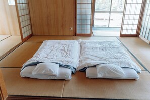 デスク、WiFi (無料)、ベッドシーツ