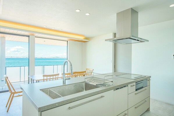 Fridge, microwave, stovetop, cookware/dishes/utensils