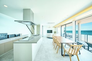 Fridge, microwave, stovetop, cookware/dishes/utensils - A panoramic view of the ocean on Awaji Island Sau / Awaji Hyōgo (Awaji)