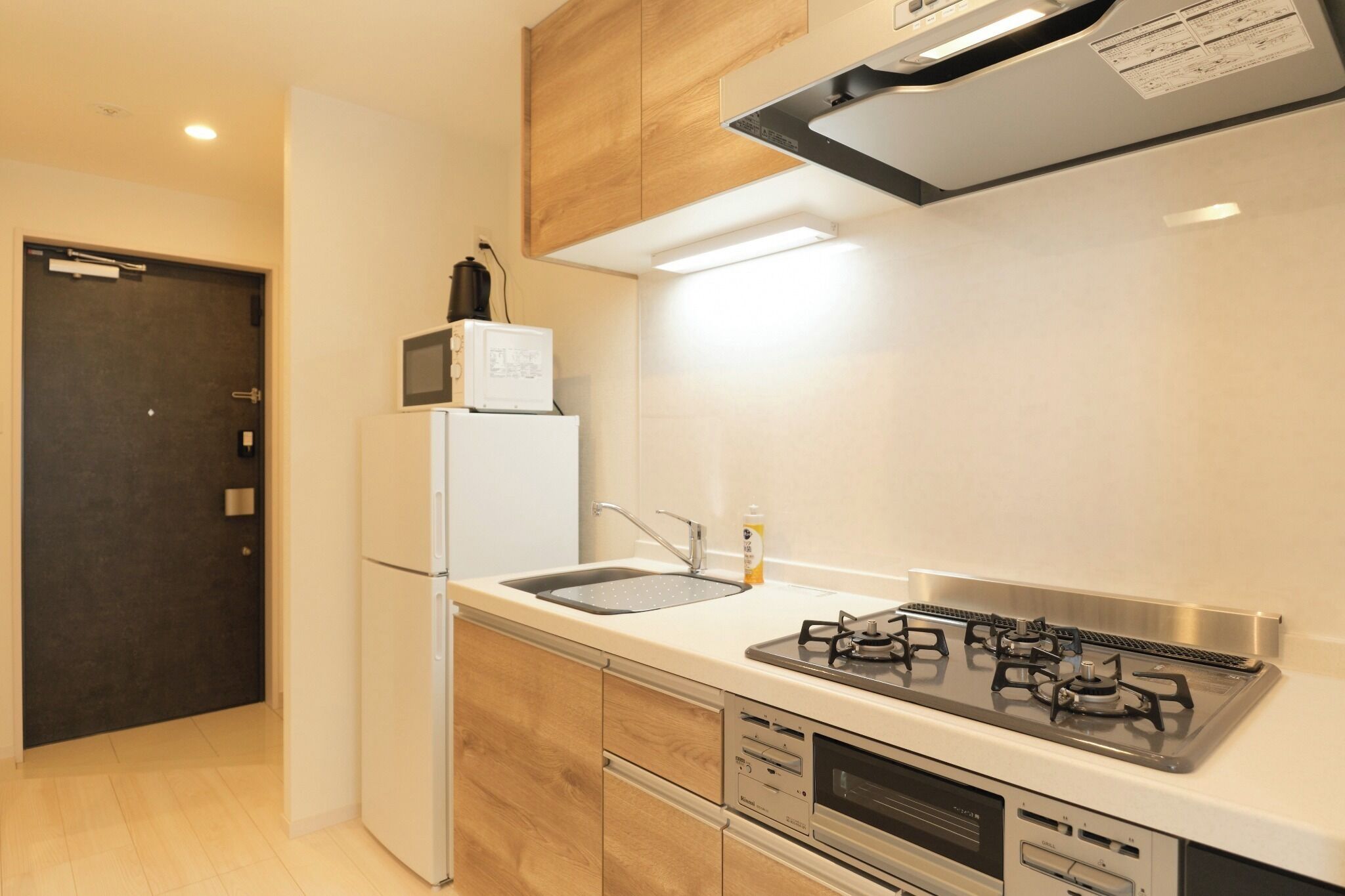 Fridge, microwave, stovetop, cookware/dishes/utensils