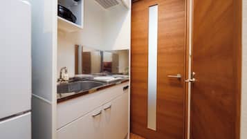 Fridge, microwave, stovetop, cookware/dishes/utensils