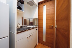 Fridge, microwave, stovetop, cookware/dishes/utensils