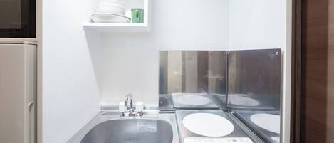 Fridge, microwave, stovetop, cookware/dishes/utensils