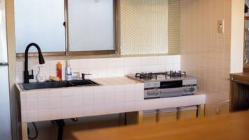 Fridge, microwave, stovetop, cookware/dishes/utensils