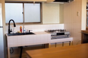 冰箱、微波炉、炉灶、厨具/餐具