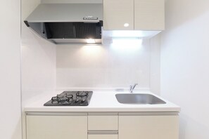 Fridge, microwave, stovetop, cookware/dishes/utensils