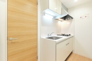 雪櫃、微波爐、爐具、廚房用具/餐具/器皿