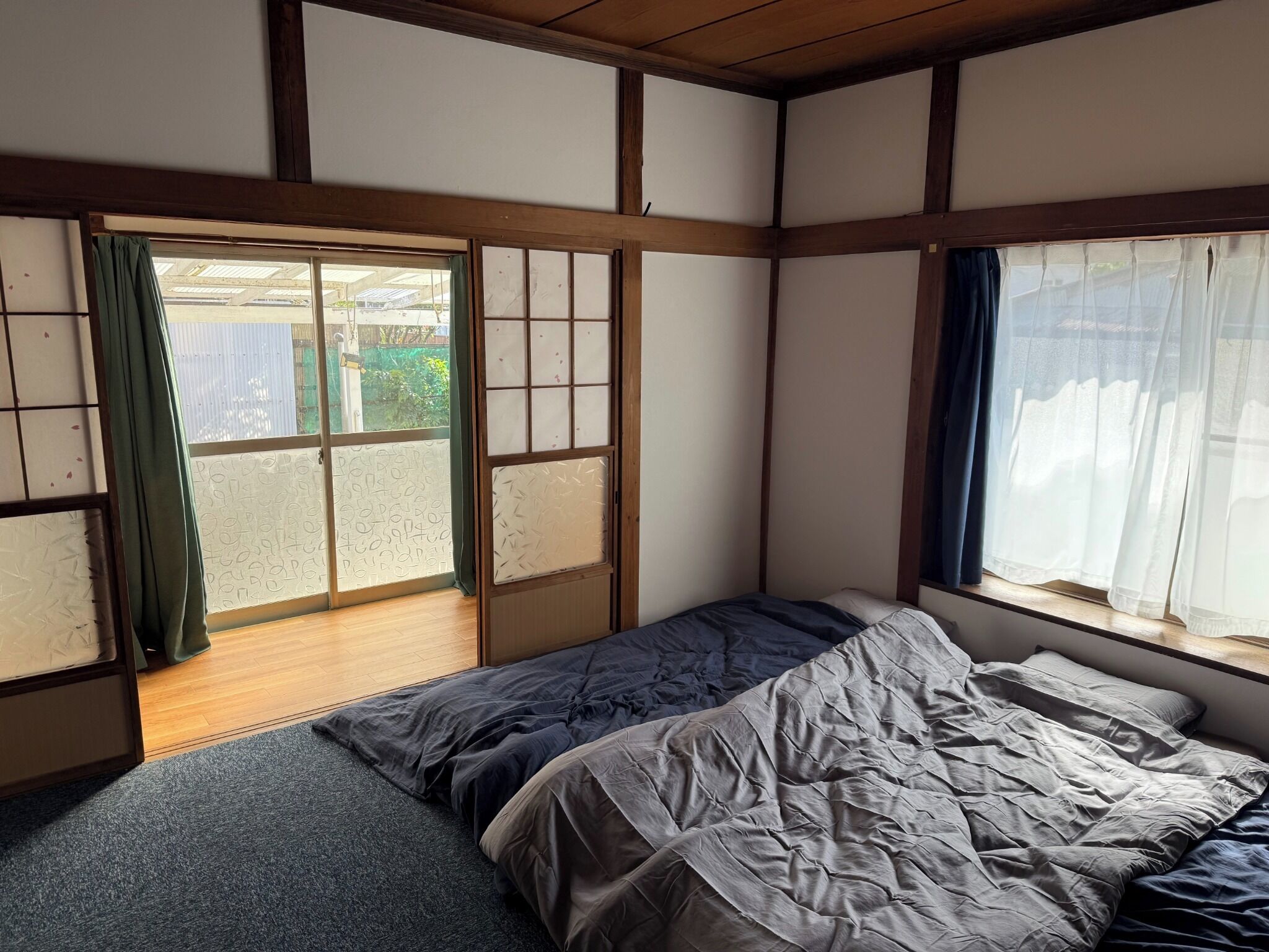 2 室のベッドルーム、デスク、WiFi (無料)