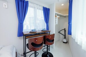 1 quarto, Wi-Fi de cortesia, roupa de cama